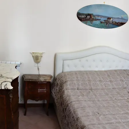 Domus Marisa A Posillipo *